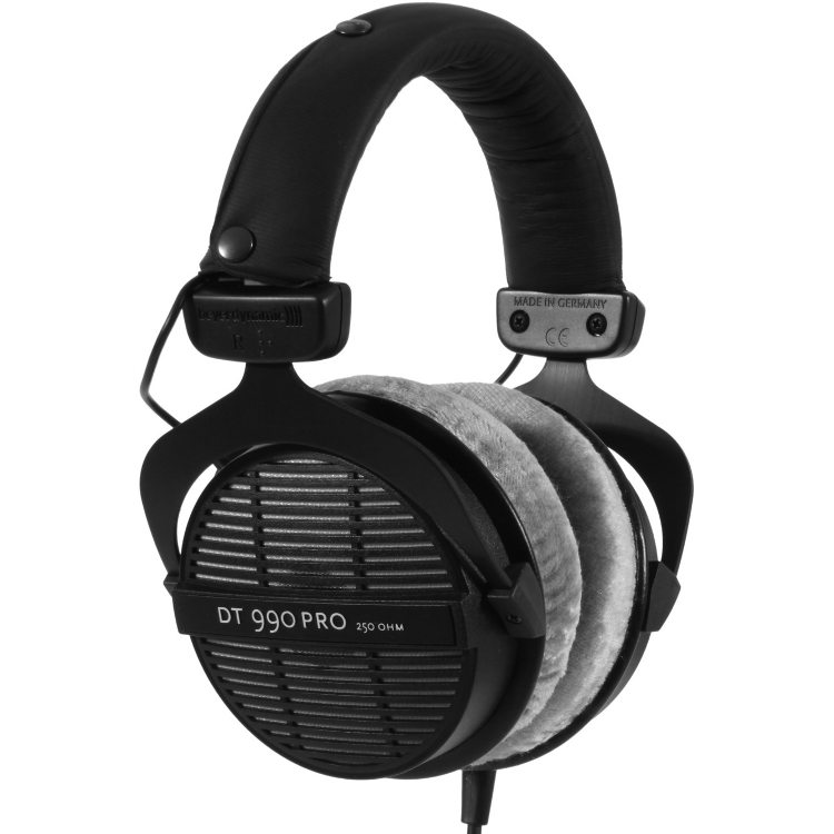 Beyerdynamic_DT_990_Pro_250_Ohm_hooftelefoon_angle.jpg